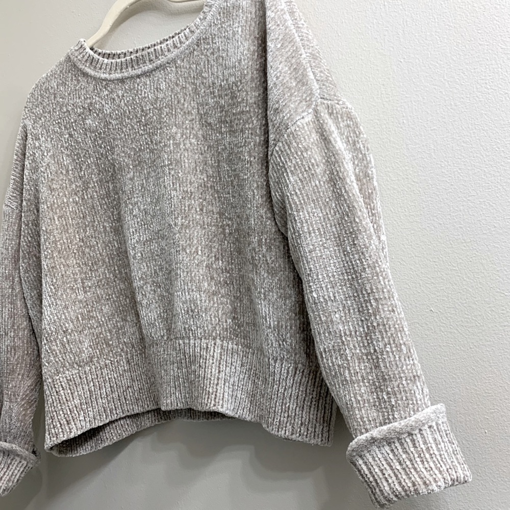 Romeo & Juliet Couture Cream Sweater, Small